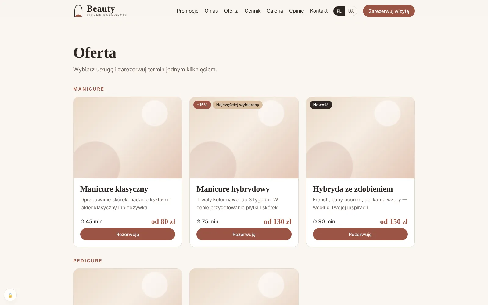 Sekcja Oferta: karty usług manicure z plakietkami promocji i nowości, czasem trwania, ceną od i przyciskiem Rezerwuję